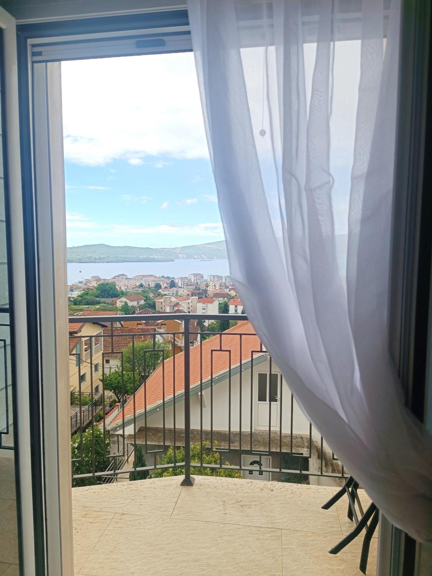 Eden Apartments Tivat Buitenkant foto