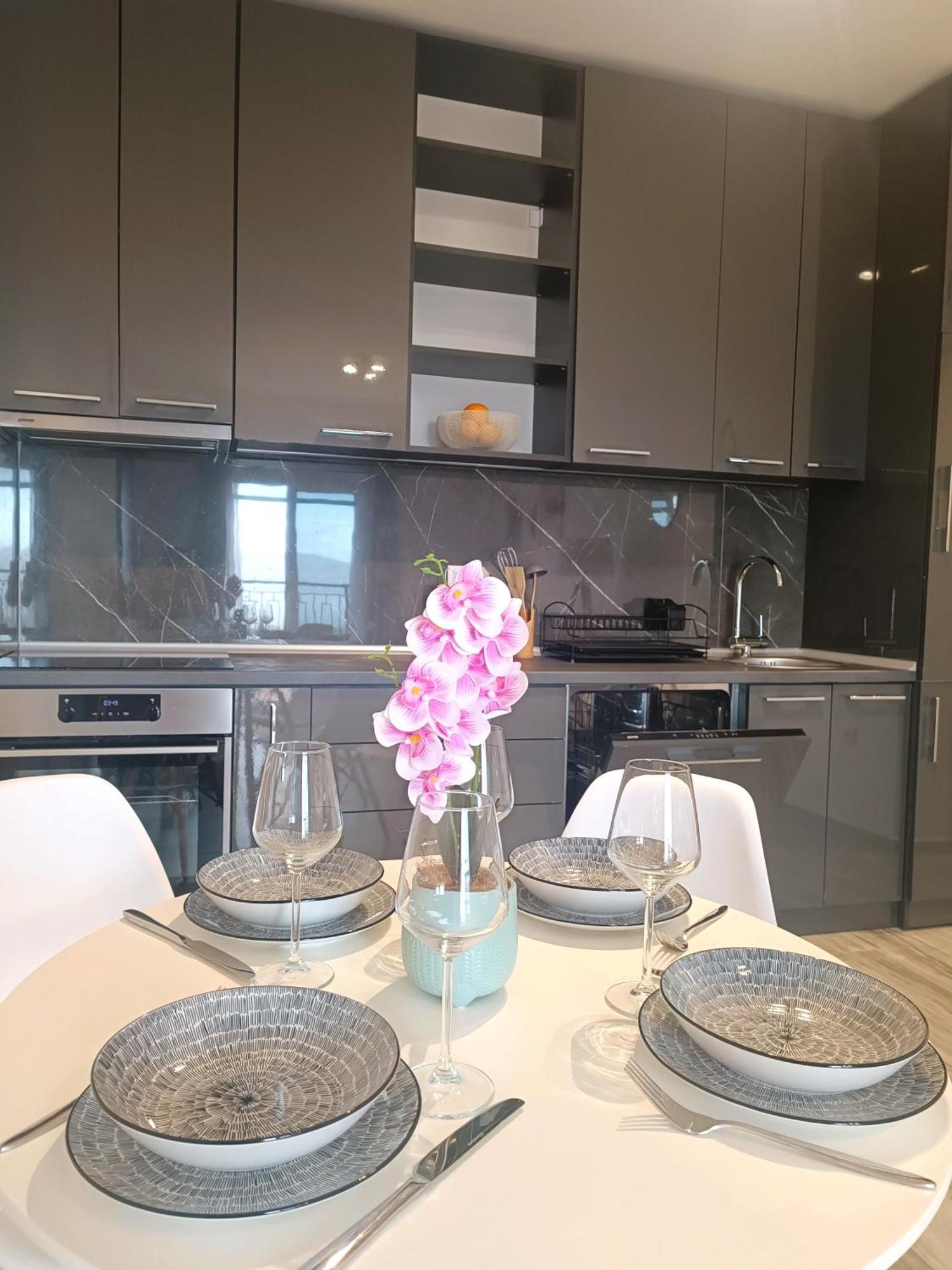 Eden Apartments Tivat Buitenkant foto