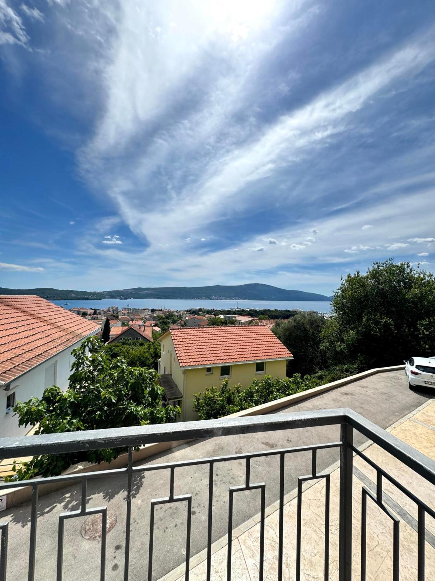 Eden Apartments Tivat Buitenkant foto