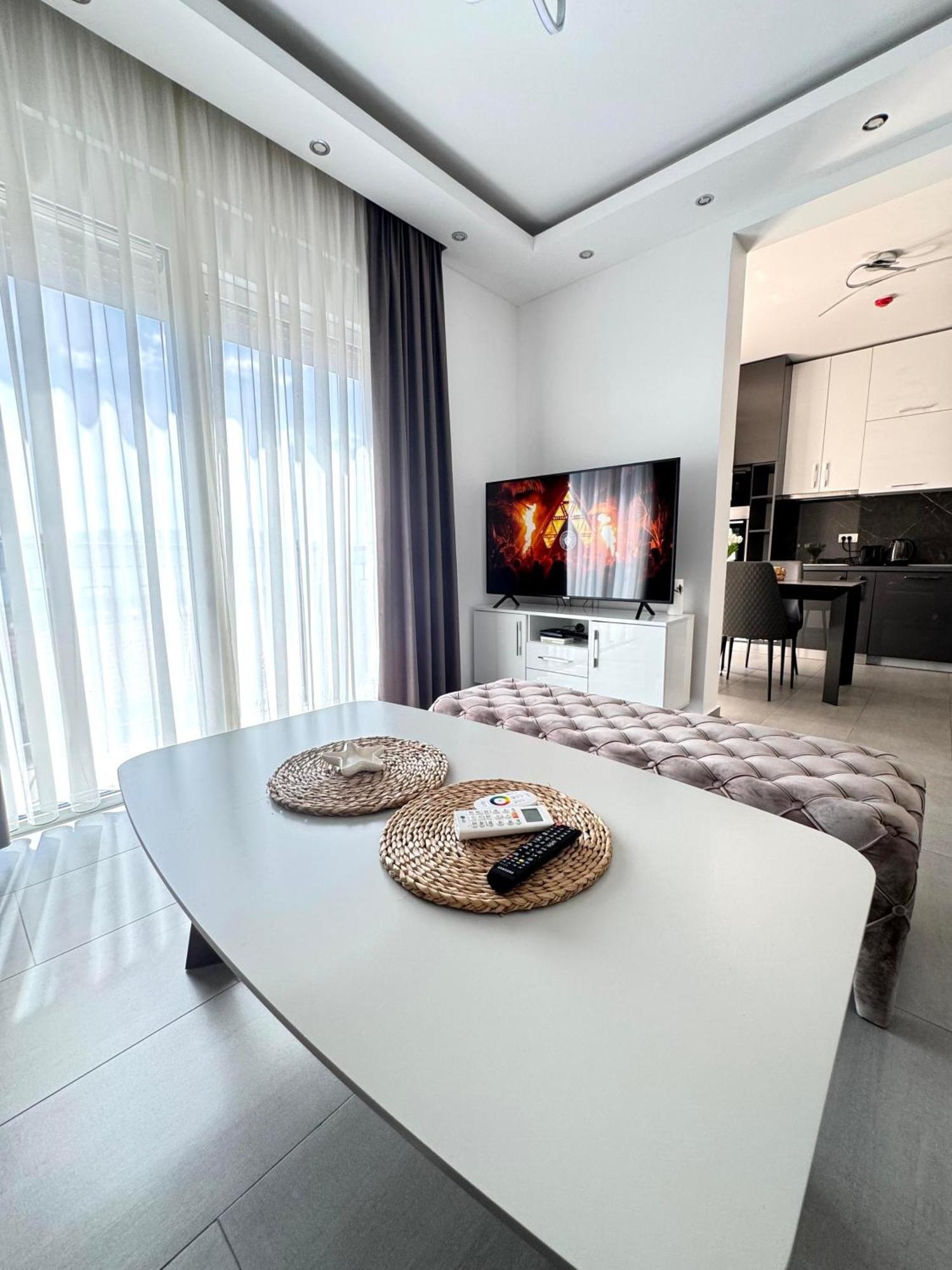 Eden Apartments Tivat Buitenkant foto