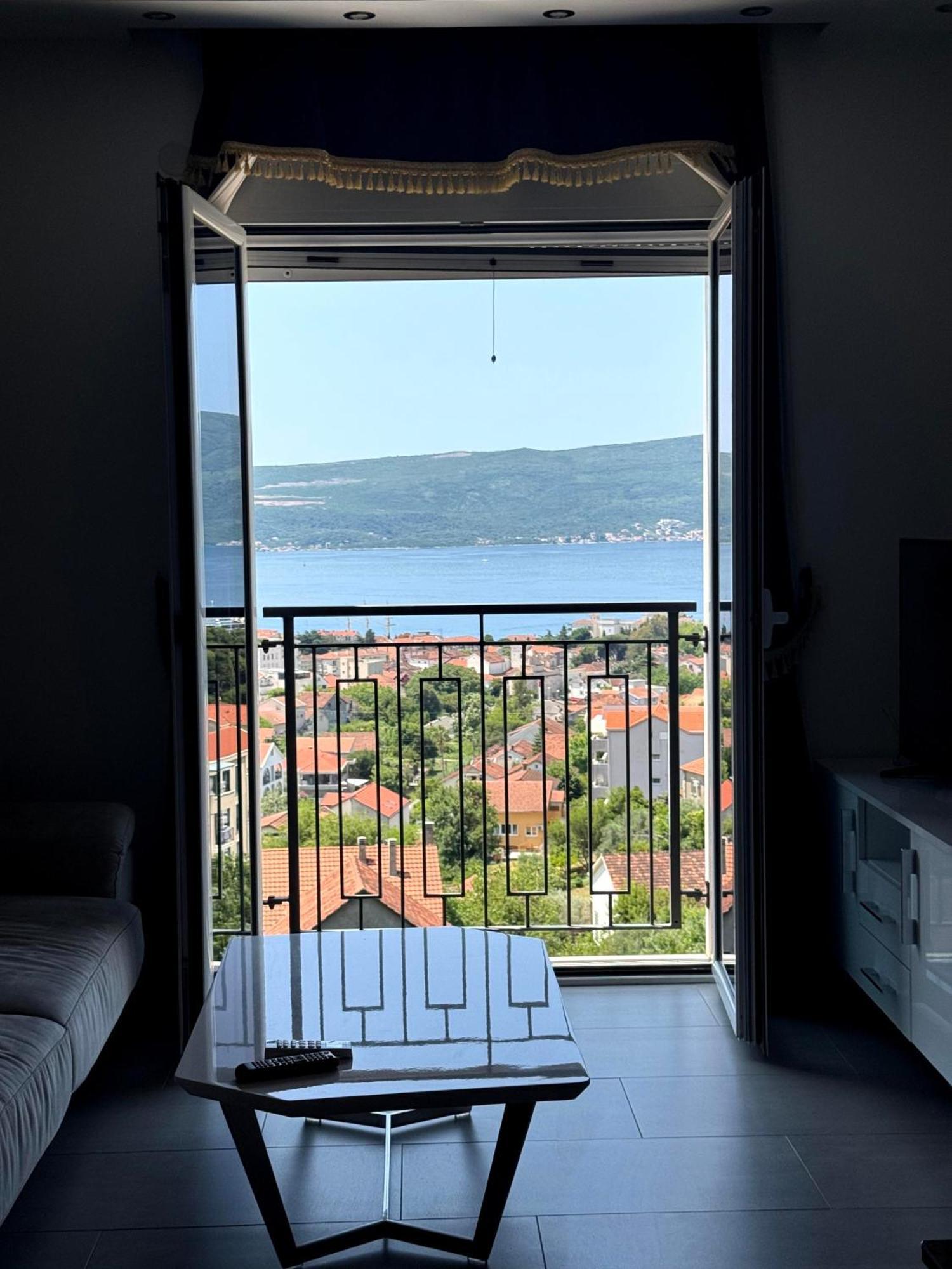 Eden Apartments Tivat Buitenkant foto